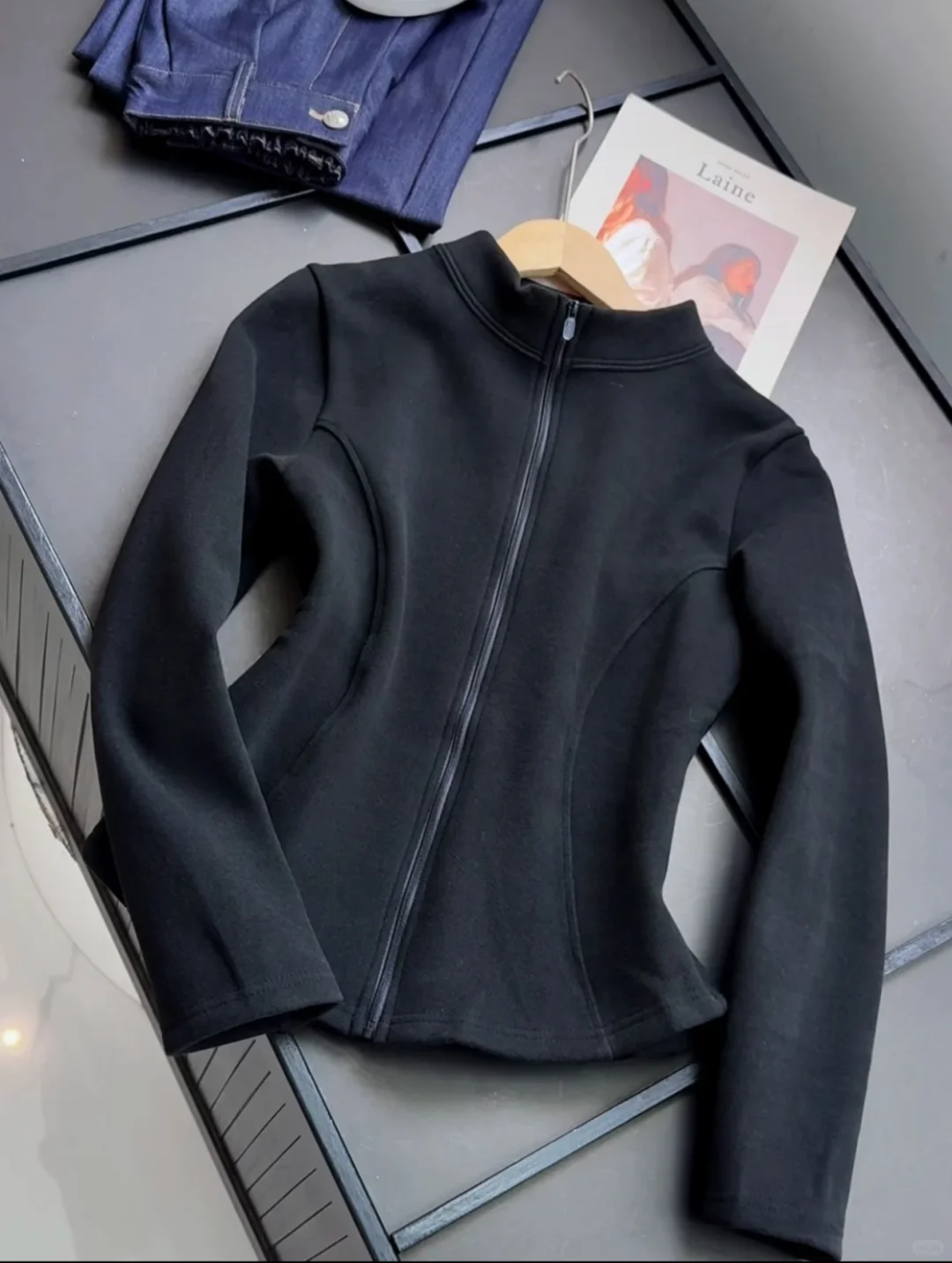 这个瑜伽服外套和我店里99买的一模一样