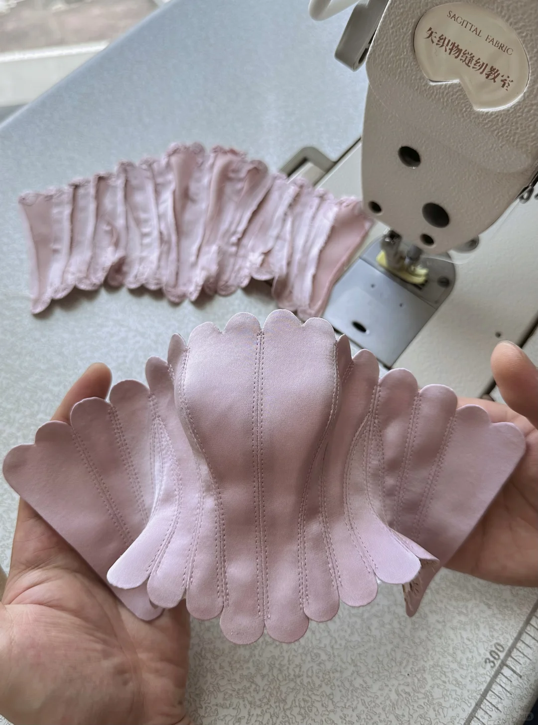 缝纫手工·巴掌大的花瓣鱼骨胸衣