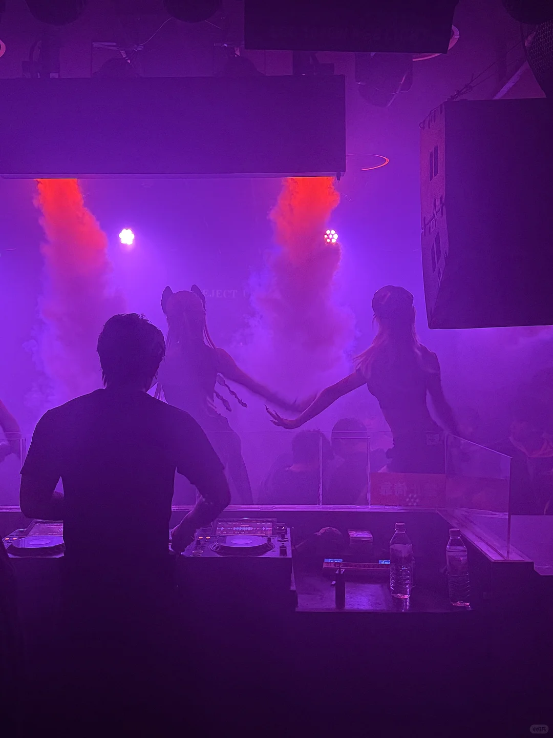 第一次去酒吧，被保安拦下来了