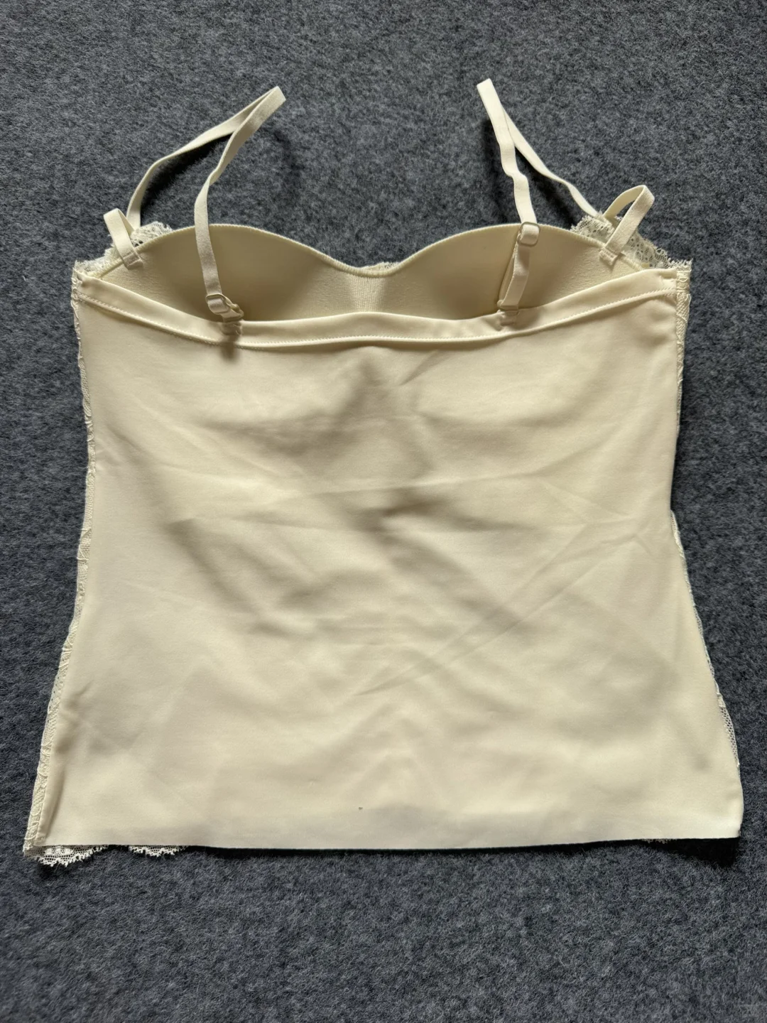 最适合内搭蕾丝吊带出现了！ 美到我怒拍8张