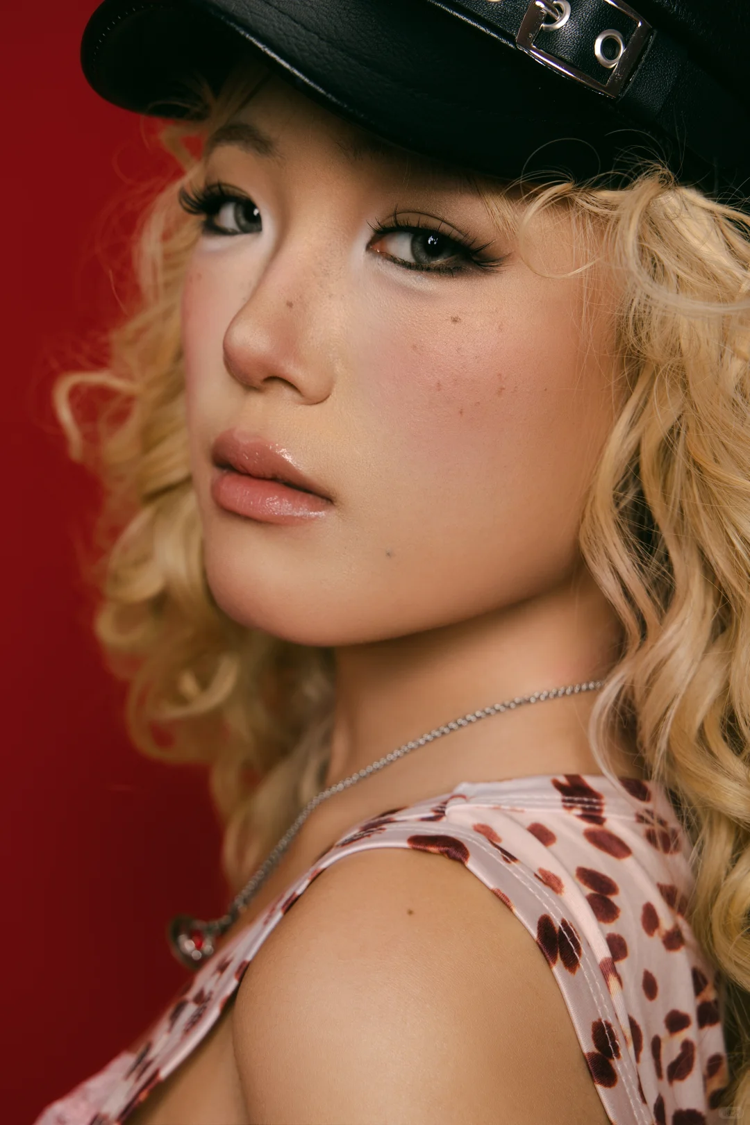 救命！这组Y2K复古辣妹写真直接杀疯了📸