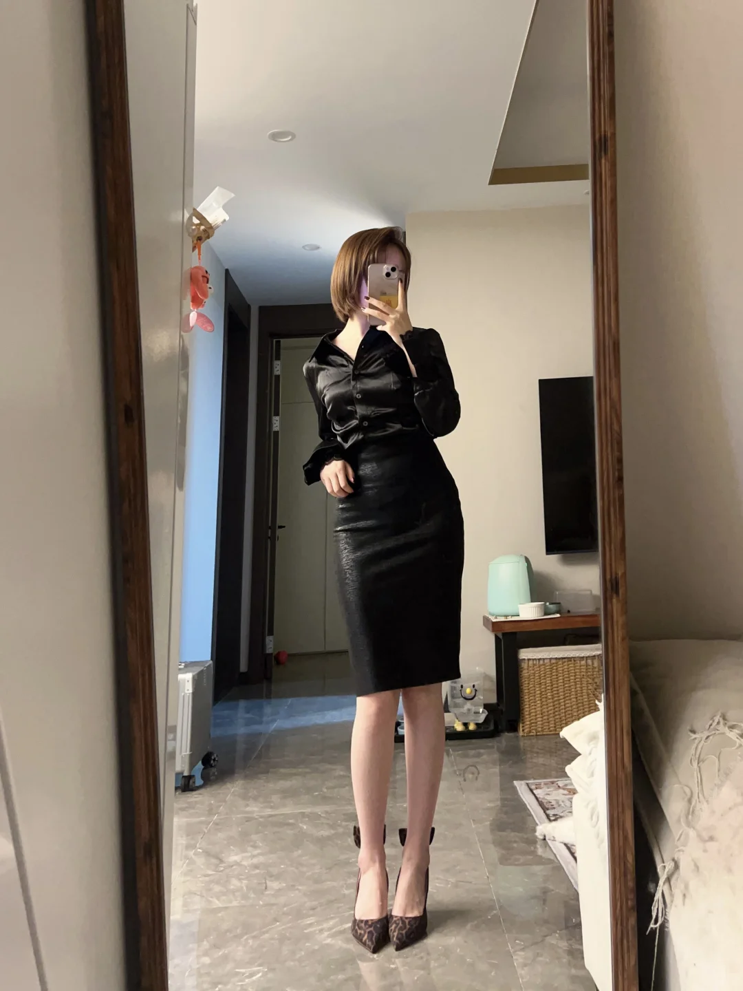 熟女风你崛起吧，包臀皮裙我真的遭不住了。