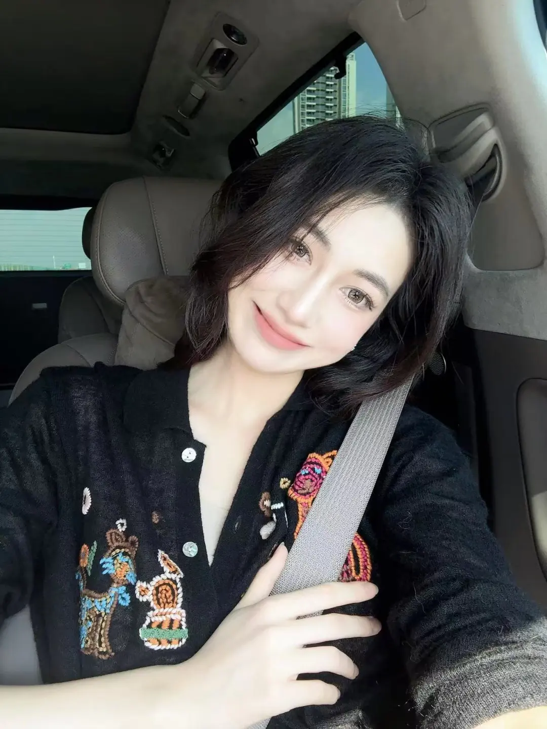 挖到宝了！这件马海毛刺绣开衫！~