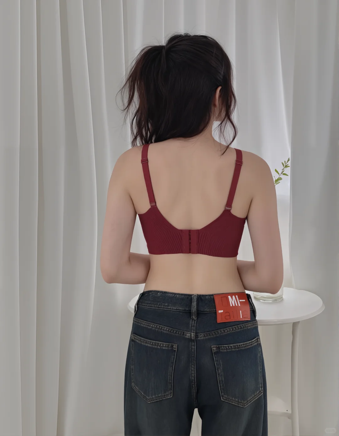 今日拍摄：红色内衣。