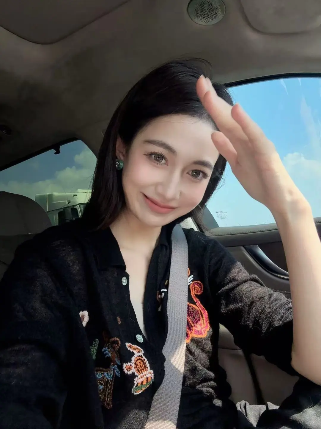 挖到宝了！这件马海毛刺绣开衫！~