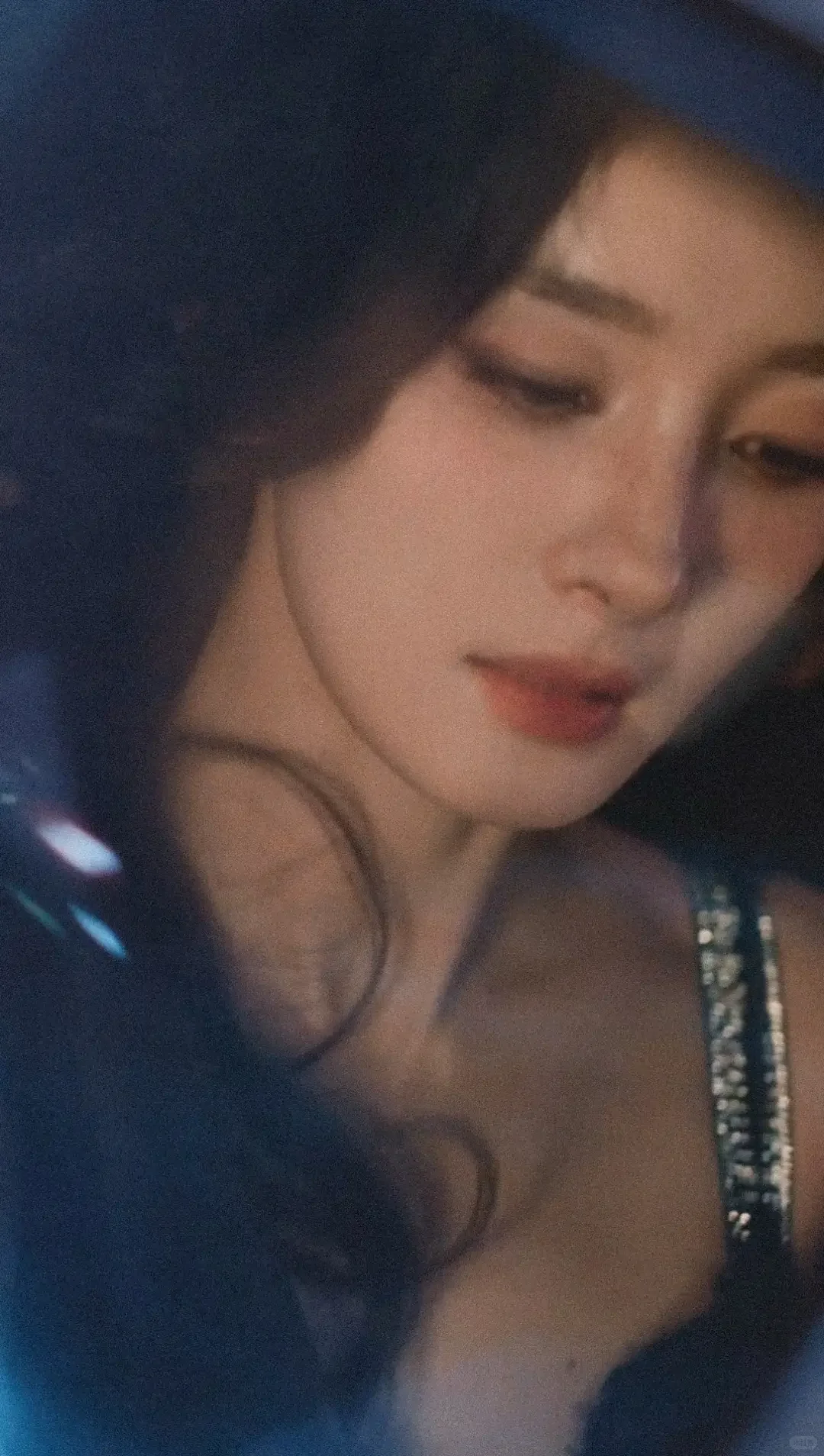 杨幂雀斑妆钻饰吊带裙❤️‍🔥！