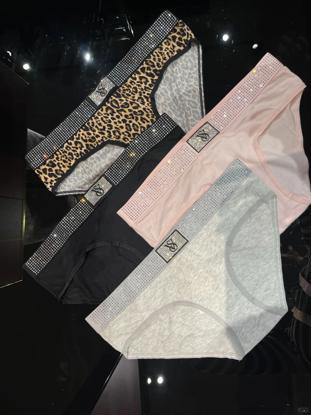 拥有维秘的闪钻内裤～太美啦～💗
