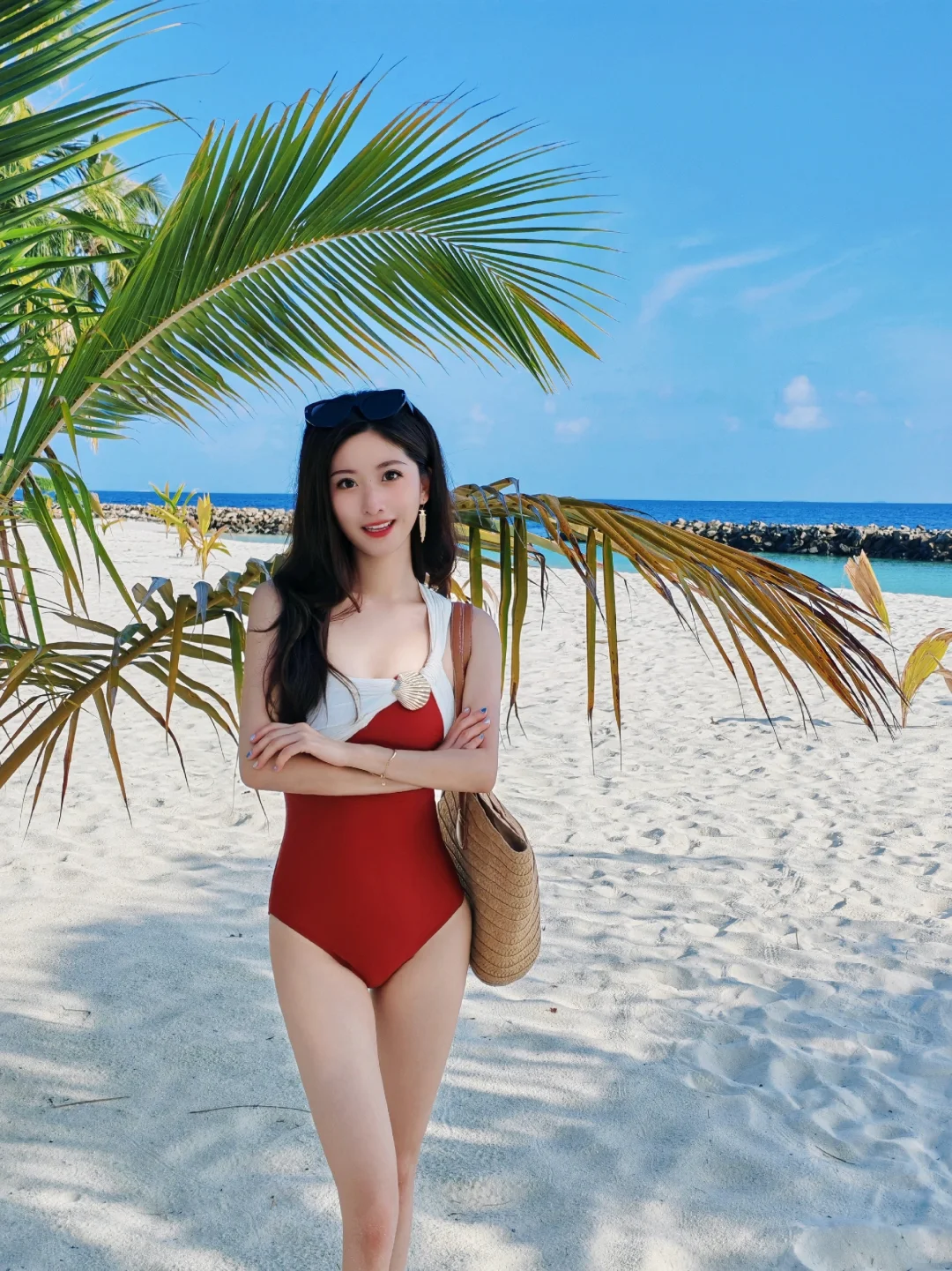 🌅穿复古红泳衣，邂逅马代清晨🤍