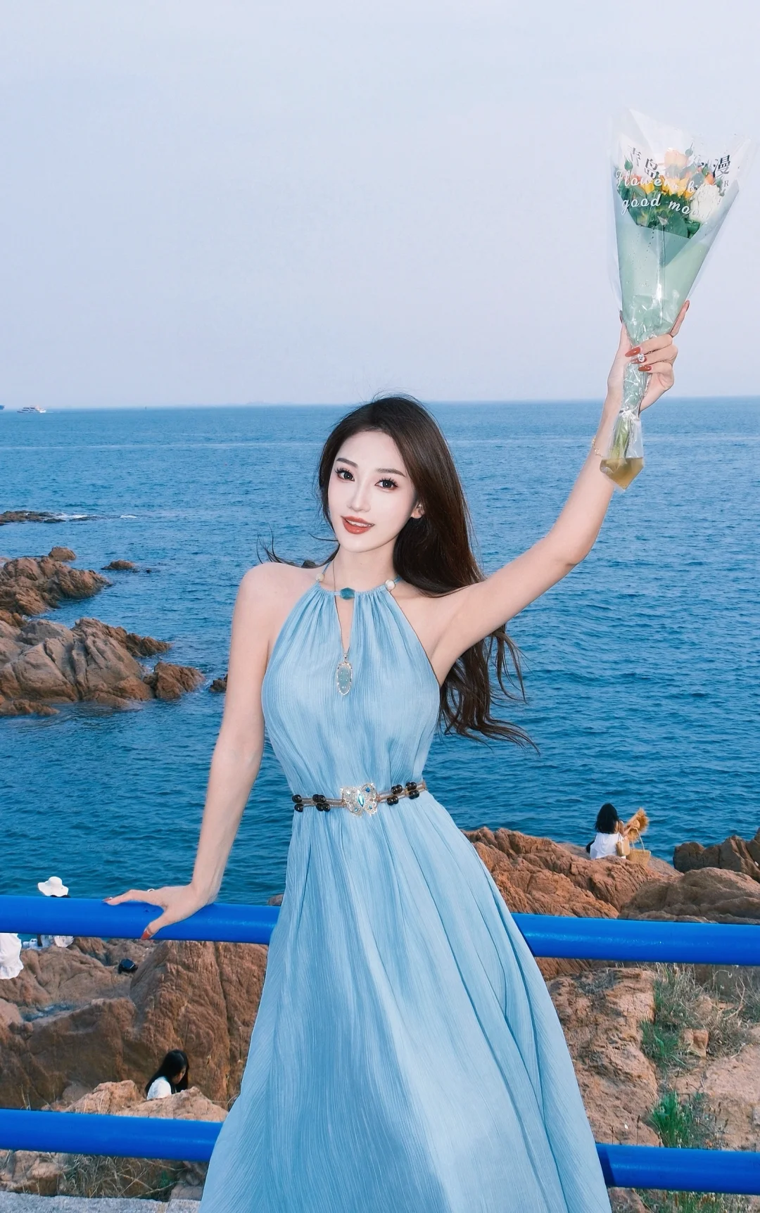 穿蓝裙去海边吹海风🌊