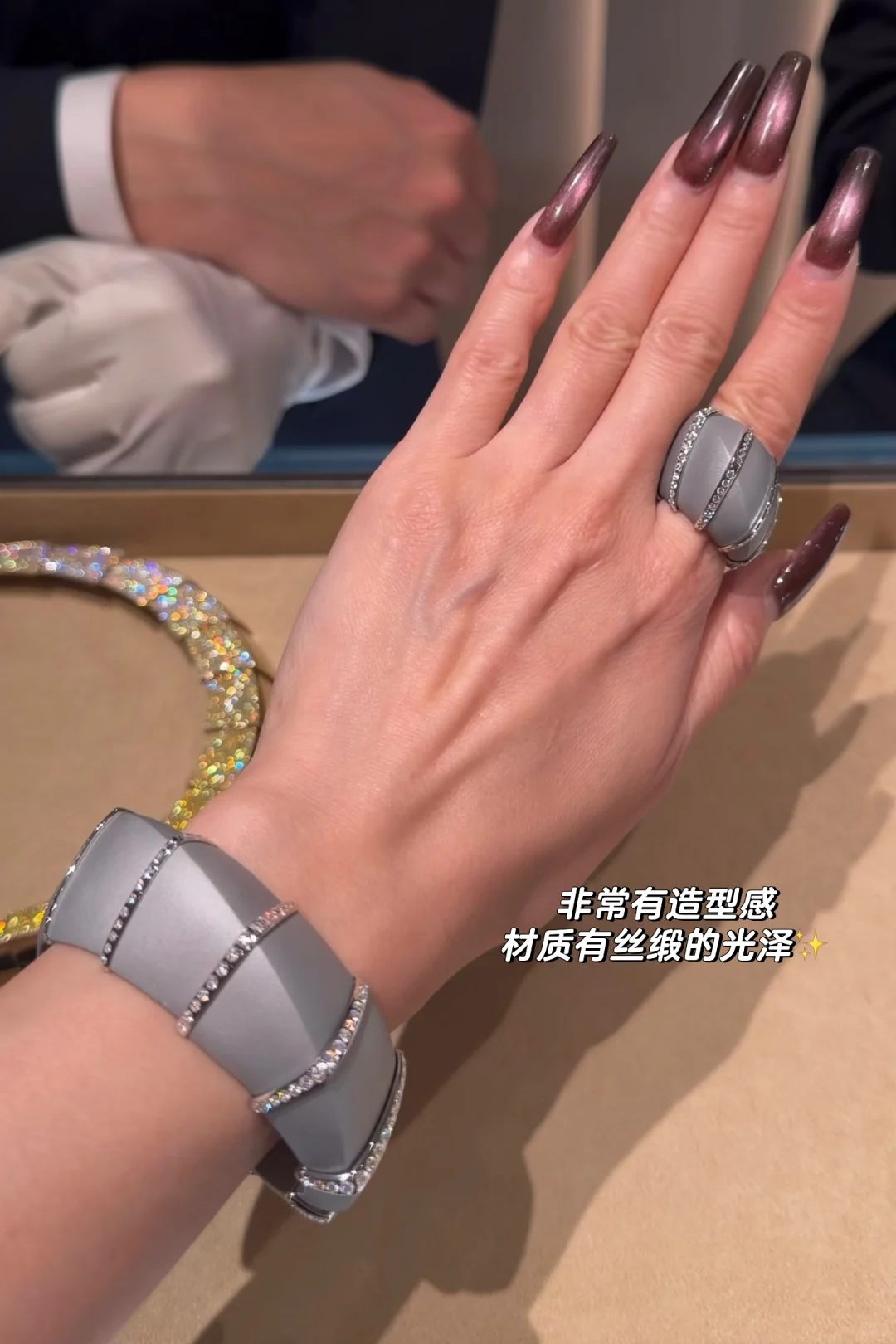 这件珠宝的“全亚洲首戴” 把我情绪值拉满了