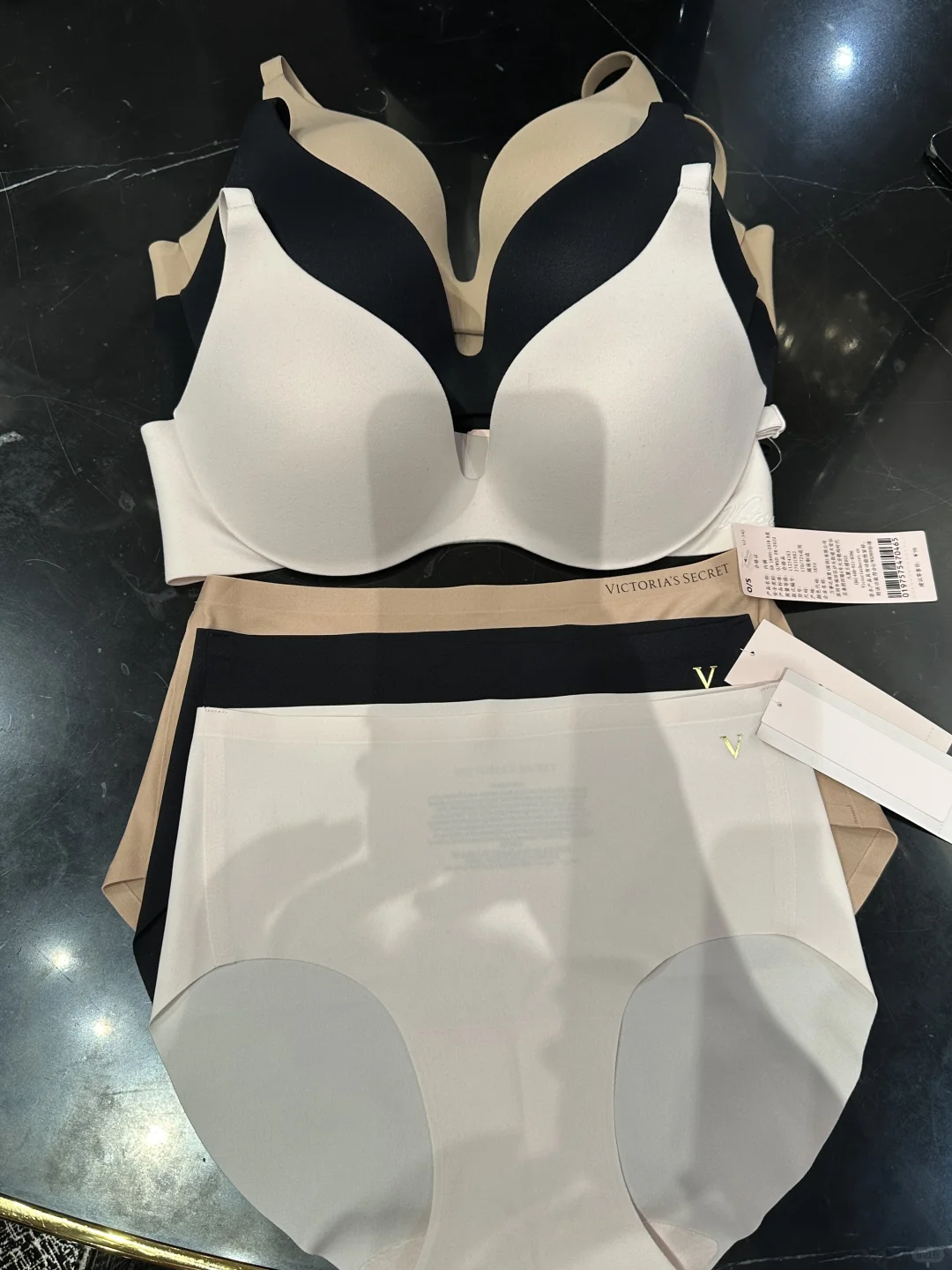 无痕到像没穿？维密也太会了！