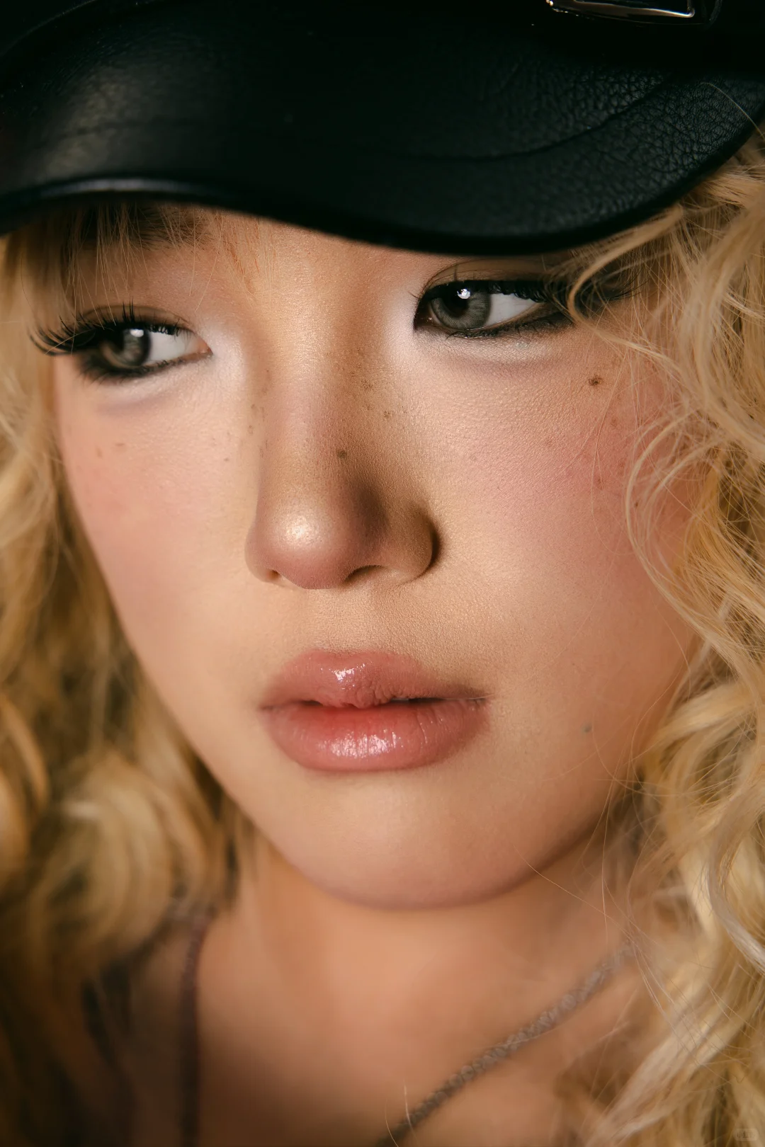 救命！这组Y2K复古辣妹写真直接杀疯了📸