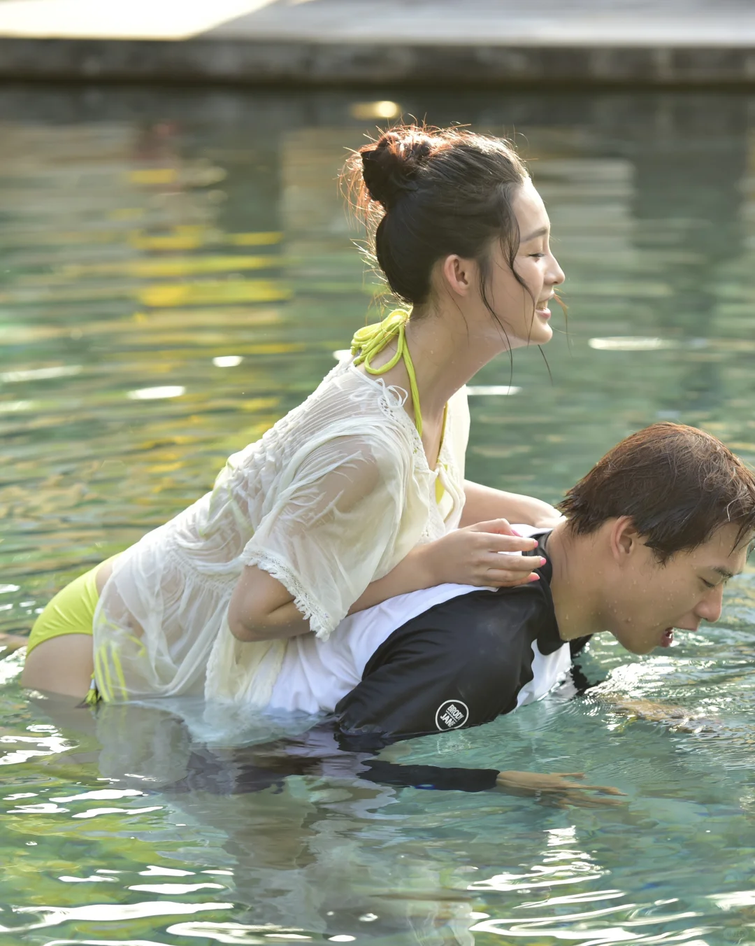 李沁早期恋综泳装 纯欲天花板 美