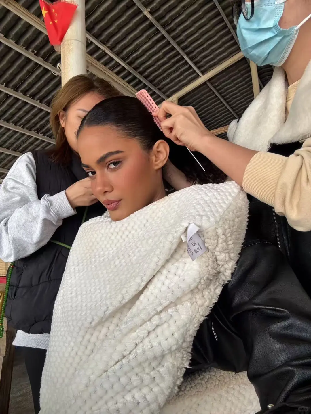 深圳13℃海边暴击｜瑜伽服模特的敬业是真·美