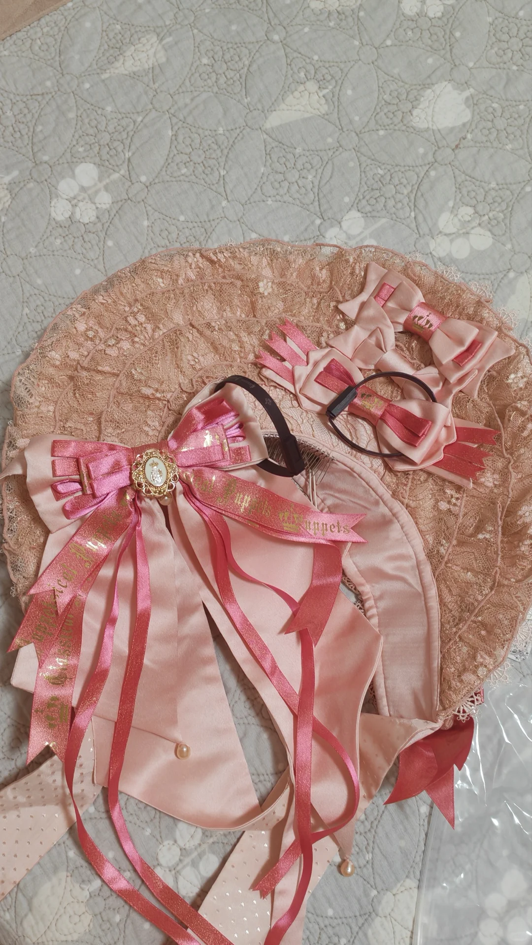 脆弱而美丽的古典玩偶织金蕾丝/蓬巴杜对比