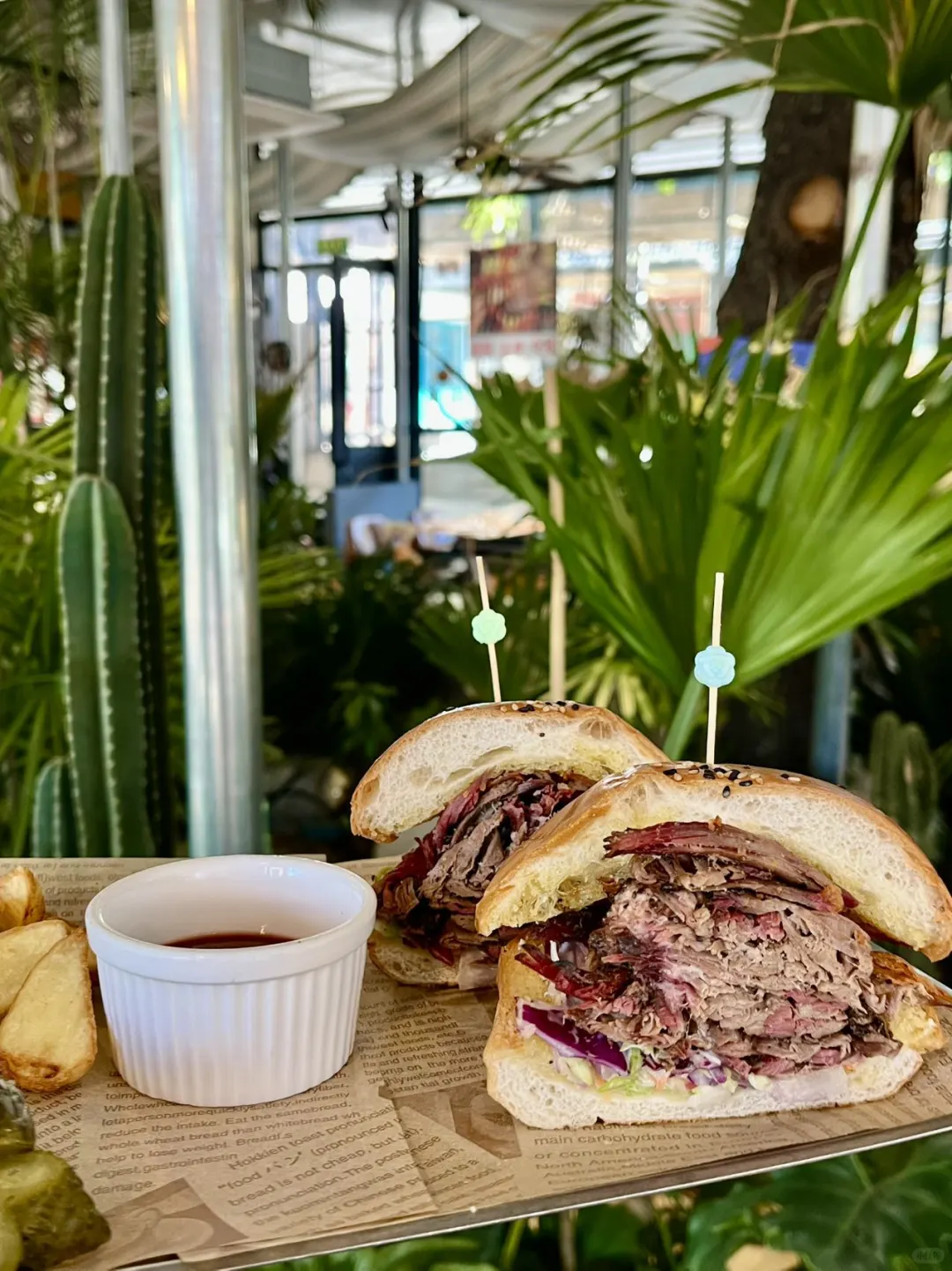 首钢园旁的美式炭火烧烤，温室里的冬日治愈