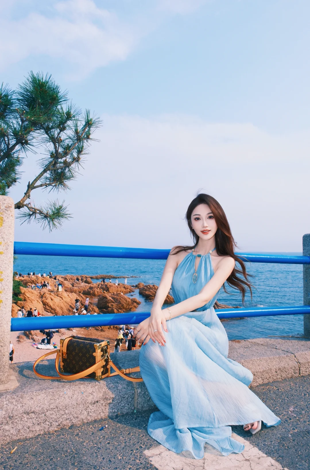 穿蓝裙去海边吹海风🌊