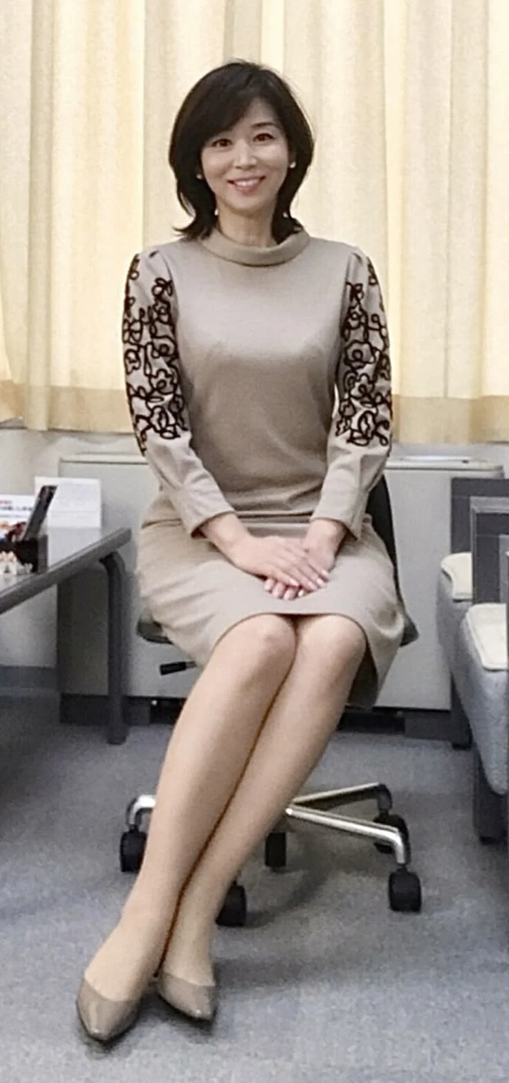 有型有款的日本中年美熟女伊藤聰子坐有坐相