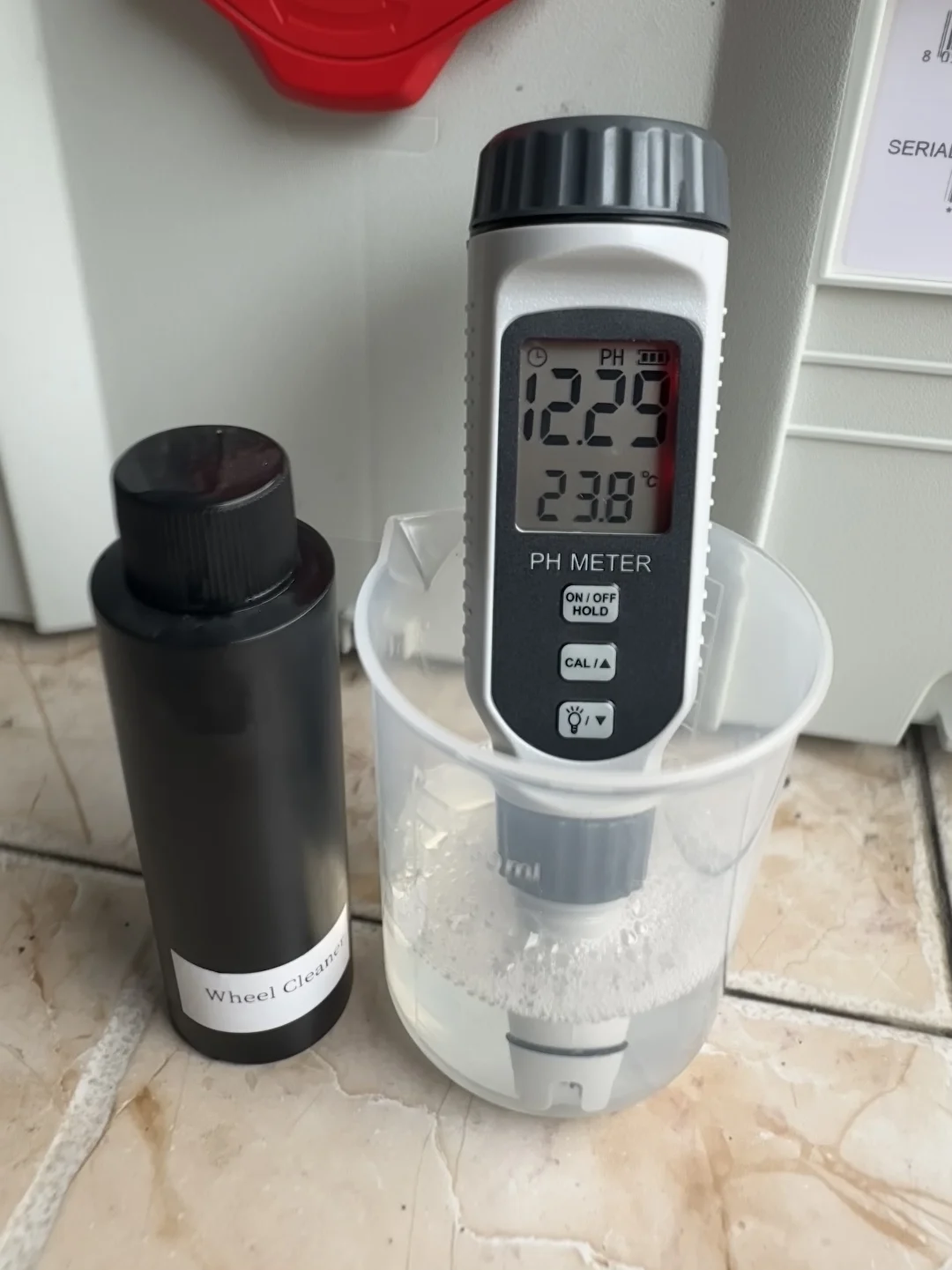 带铁粉清洁剂功能的轮毂清洁剂PH值