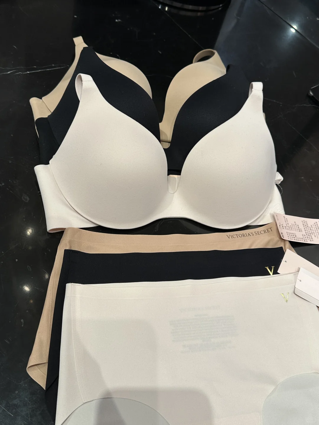 无痕到像没穿？维密也太会了！