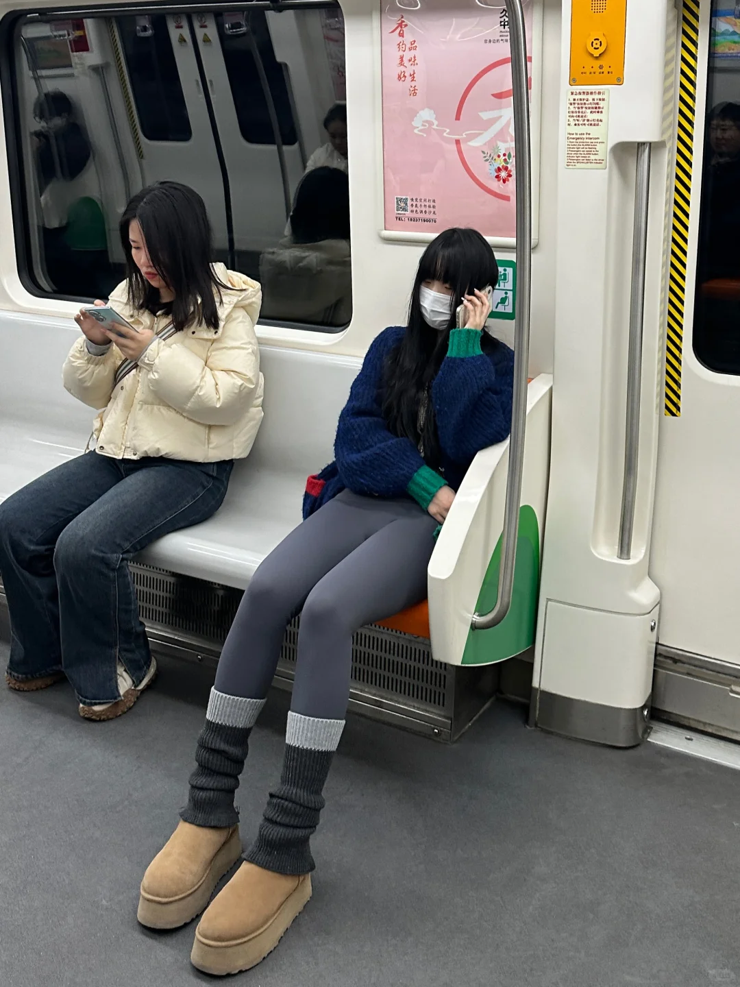 地铁上遇见的瑜伽裤真的别太离谱了~