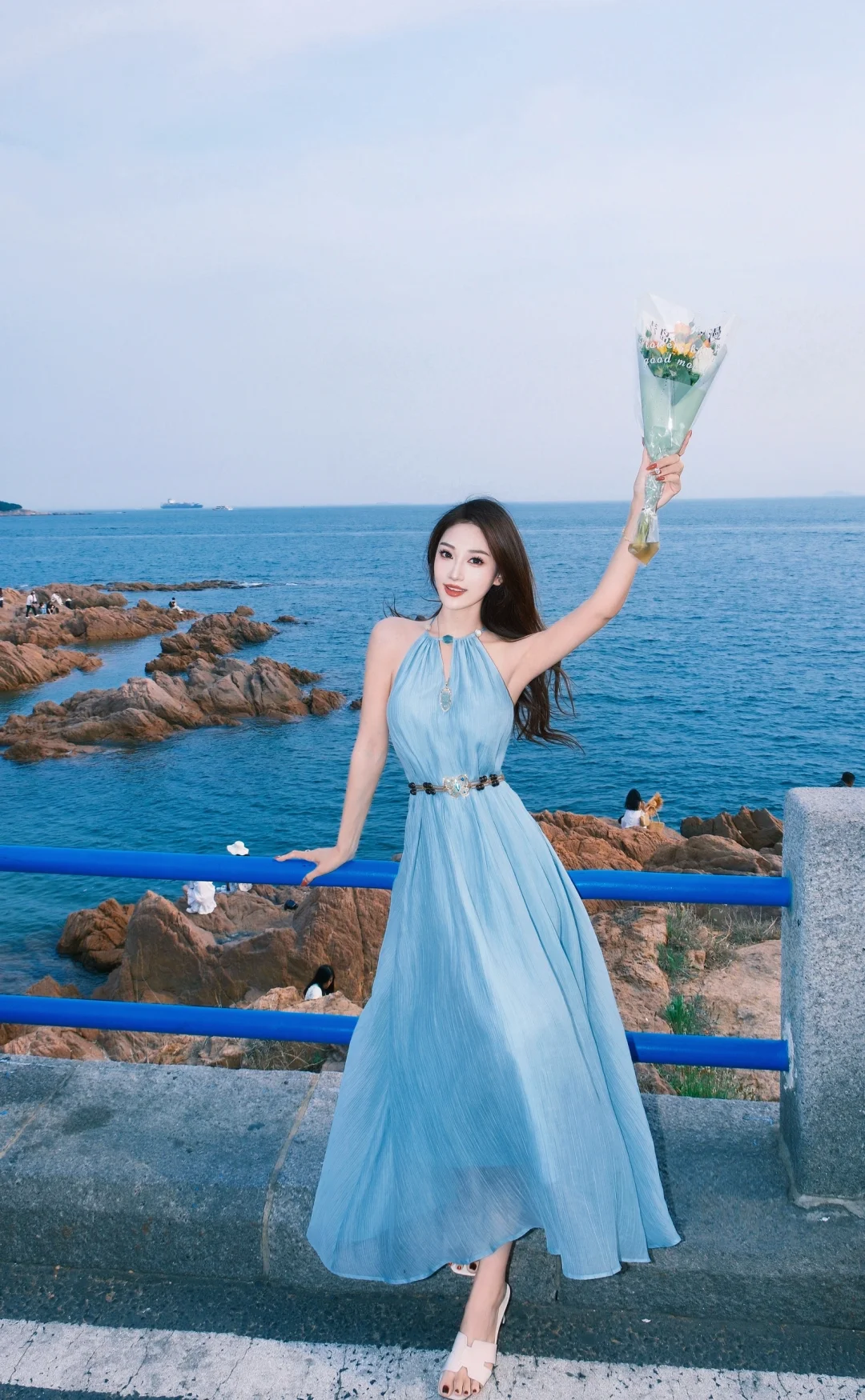 穿蓝裙去海边吹海风🌊