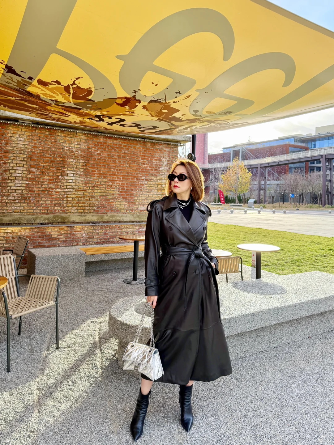 经典款穿搭总没错吧～姐姐的冬日黑皮衣look