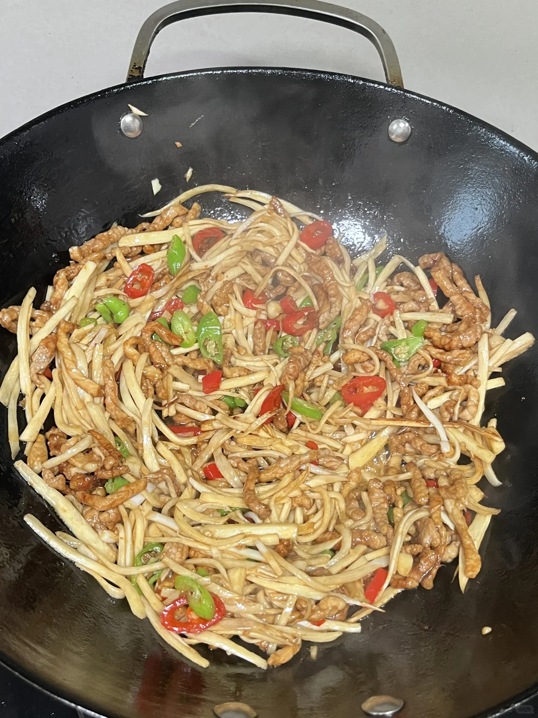 超下饭的家常菜！茭白肉丝，一扫光！