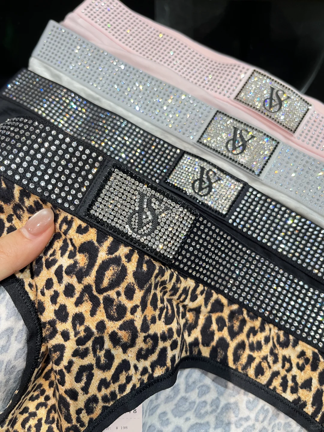 拥有维秘的闪钻内裤～太美啦～💗