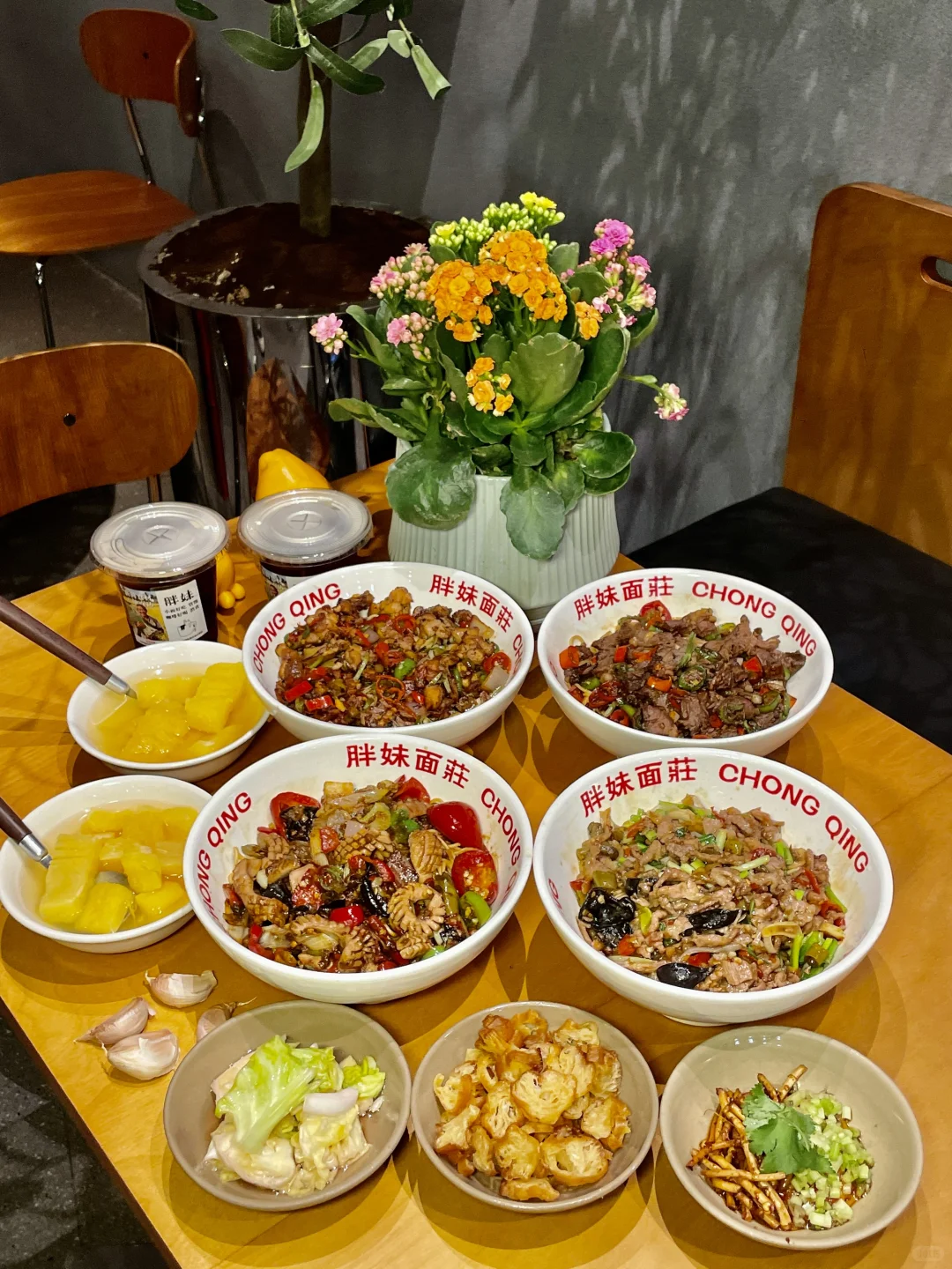 谁能想到在这里能吃到猛火爆炒的川味面！