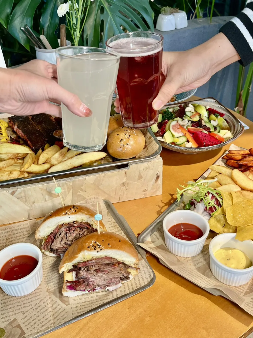 首钢园旁的美式炭火烧烤，温室里的冬日治愈