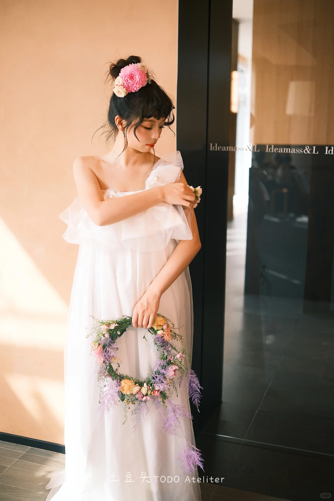 谁懂啊！晨袍造型都够出个写真集啦，