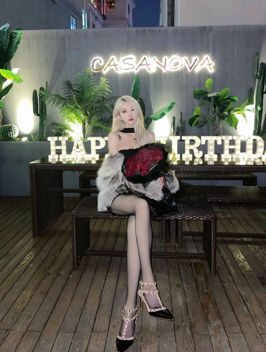 辣妹生日战衣怎么搭？这双铆钉高跟鞋封神