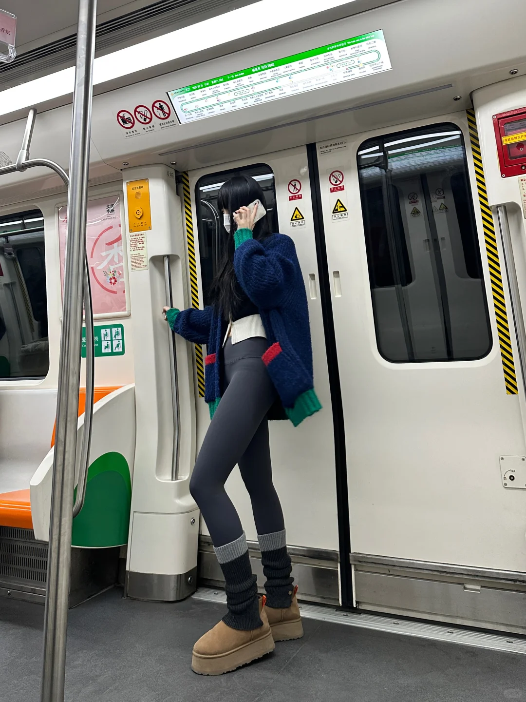 地铁上遇见的瑜伽裤真的别太离谱了~