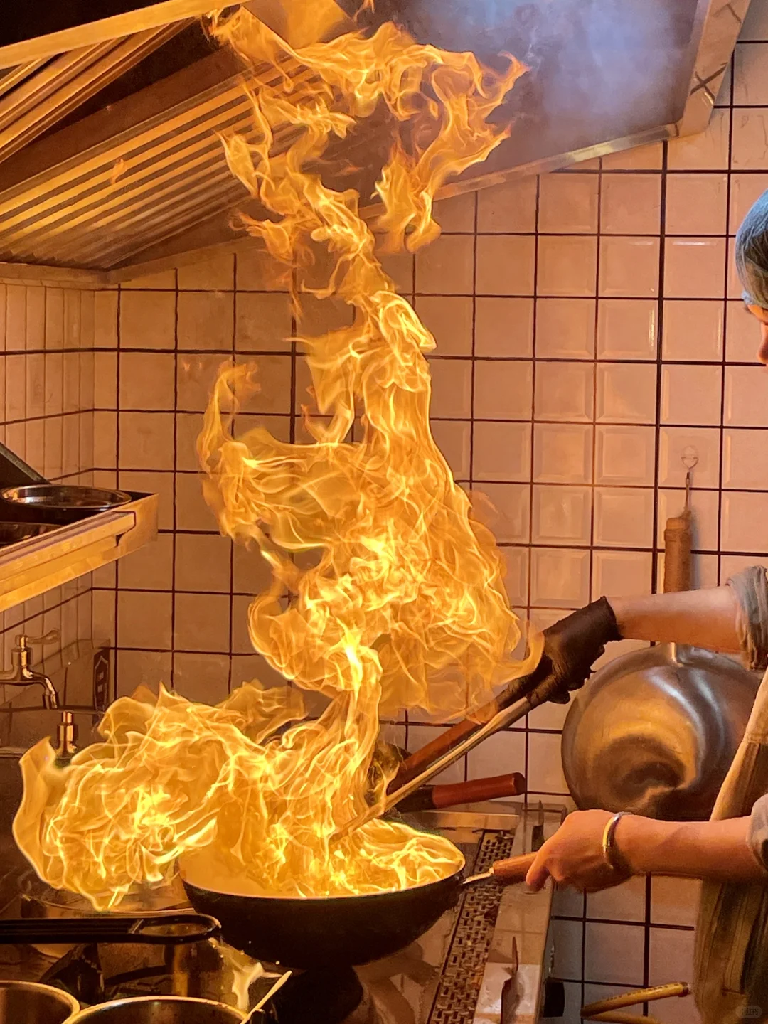 谁能想到在这里能吃到猛火爆炒的川味面！