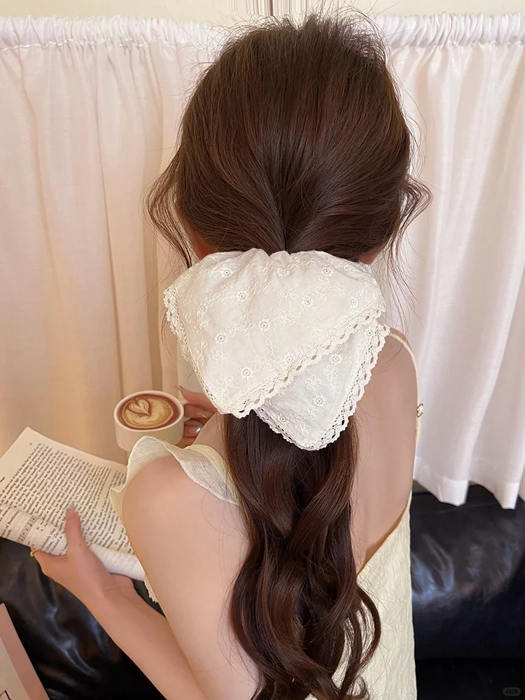 兜售夏日田园🍃这个蕾丝方巾发圈谁扎谁好看