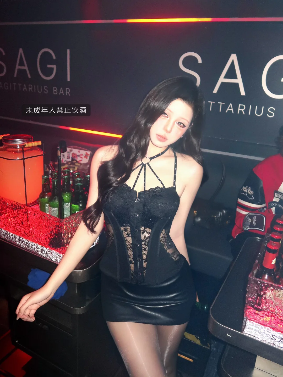 第一次去酒吧，被保安拦下来了