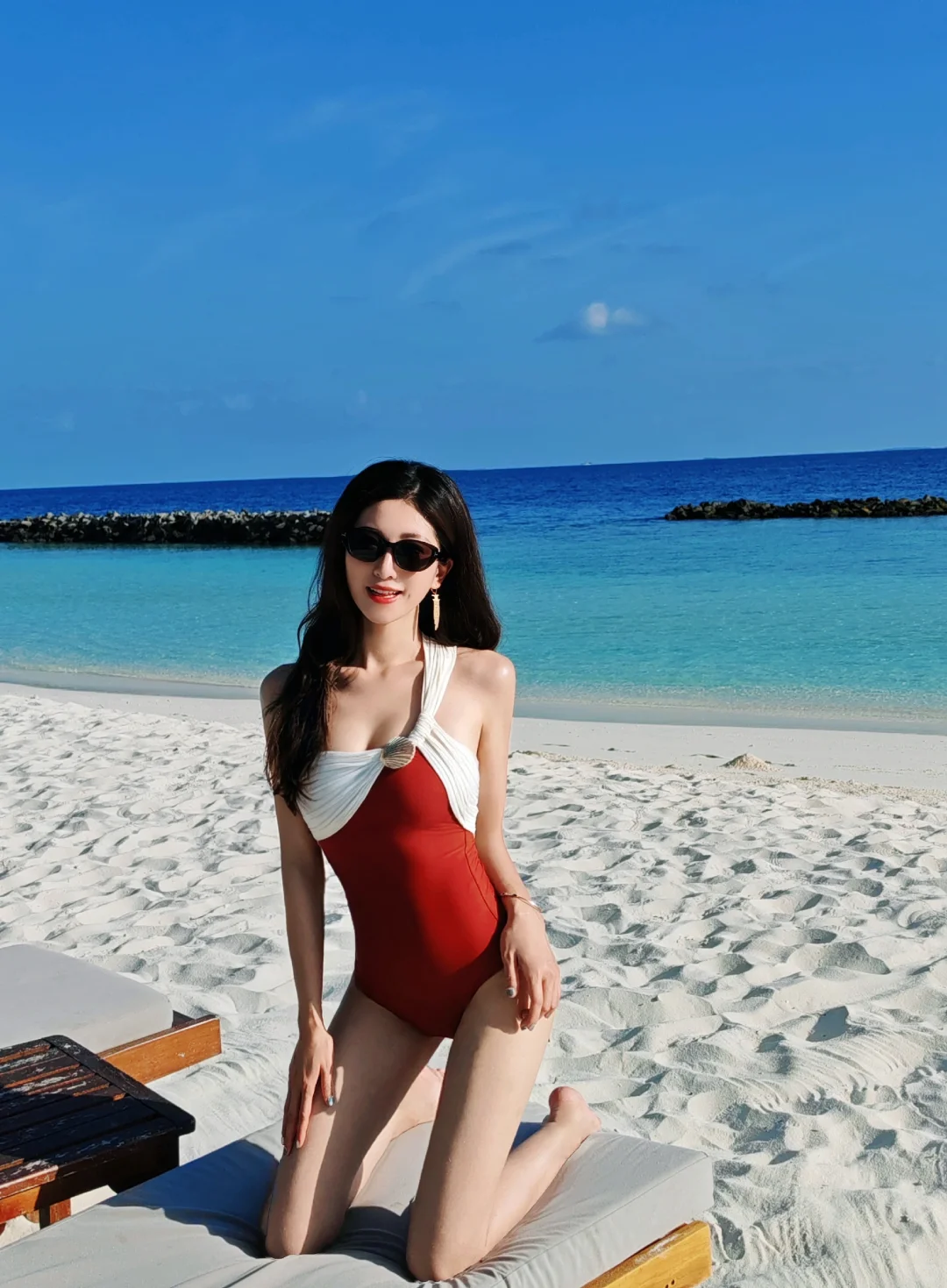 🌅穿复古红泳衣，邂逅马代清晨🤍
