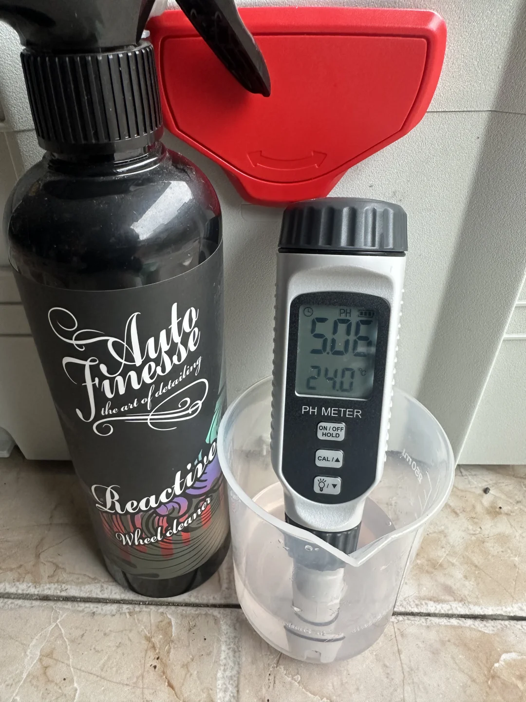 带铁粉清洁剂功能的轮毂清洁剂PH值