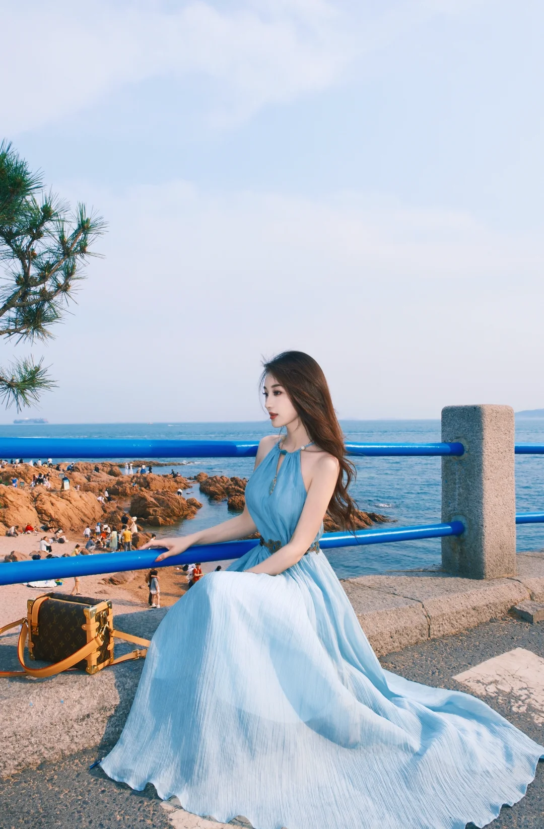 穿蓝裙去海边吹海风🌊