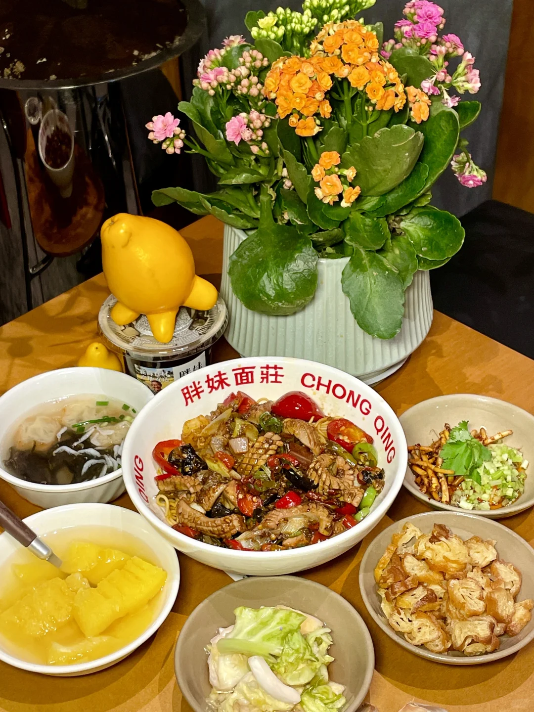 谁能想到在这里能吃到猛火爆炒的川味面！