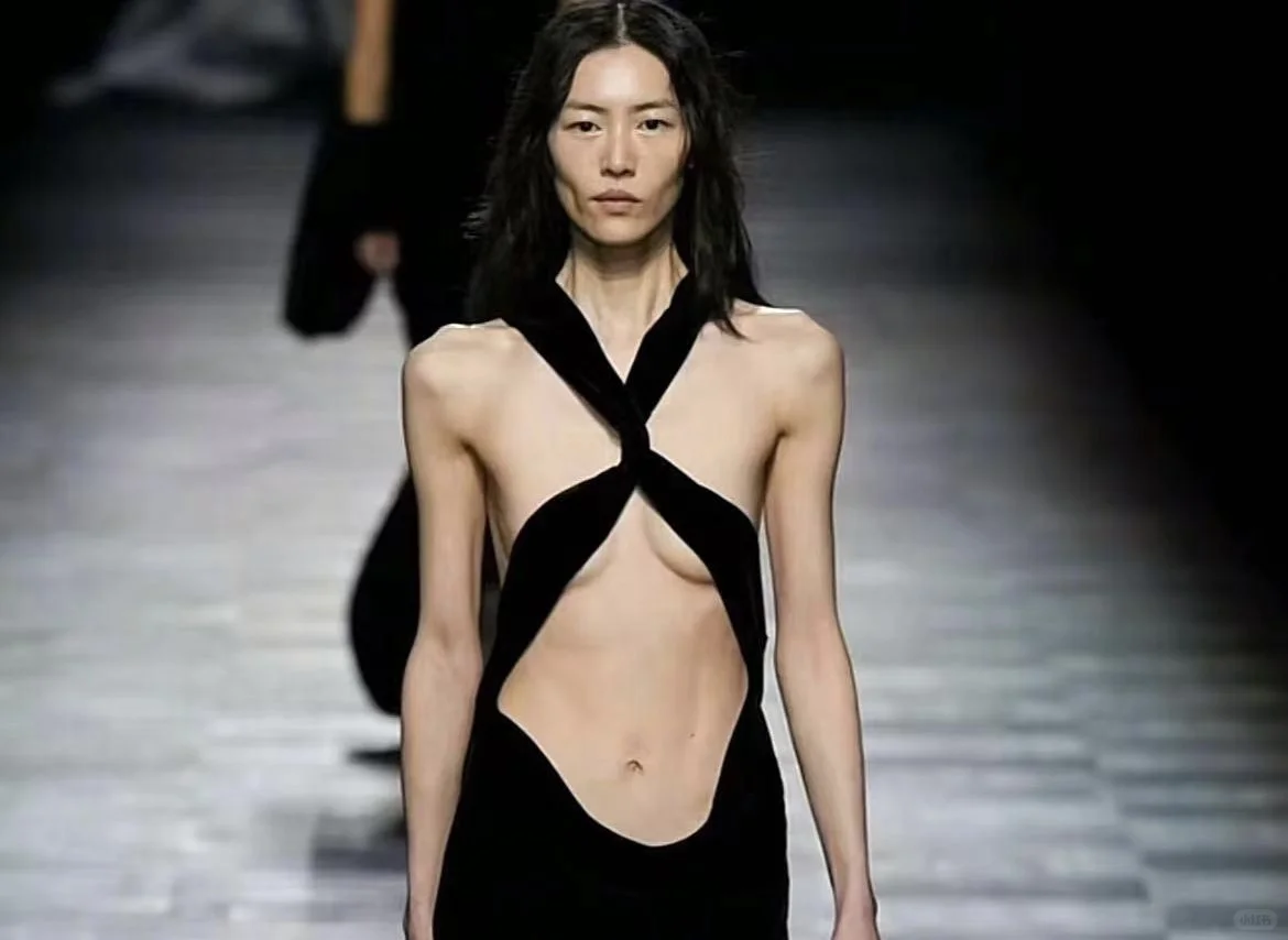 造型大胆，争议不断