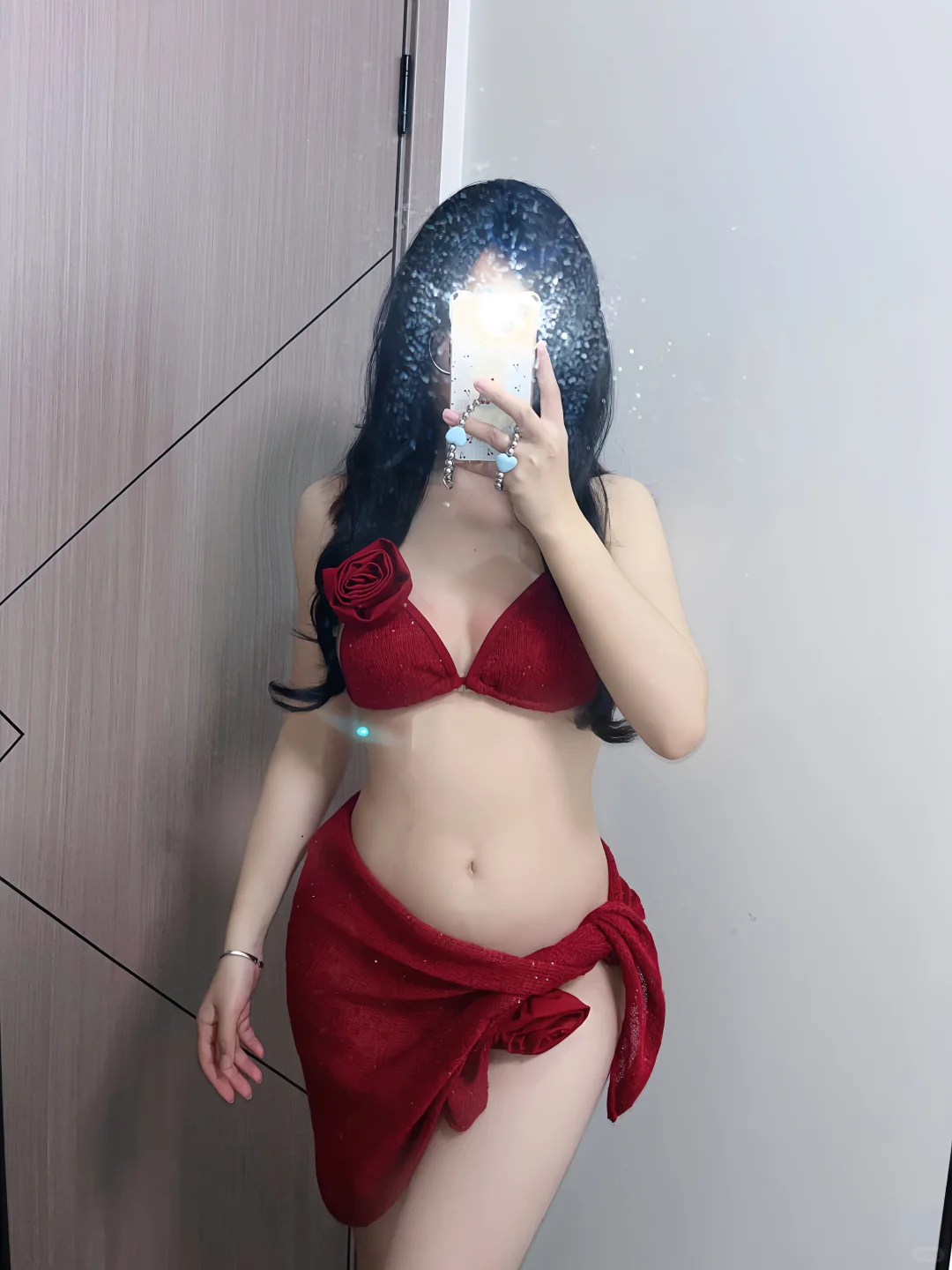 左滑看70💰三件套泳衣上身