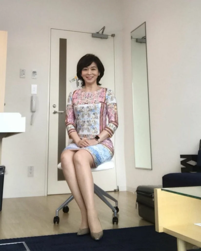 有型有款的日本中年美熟女伊藤聰子坐有坐相