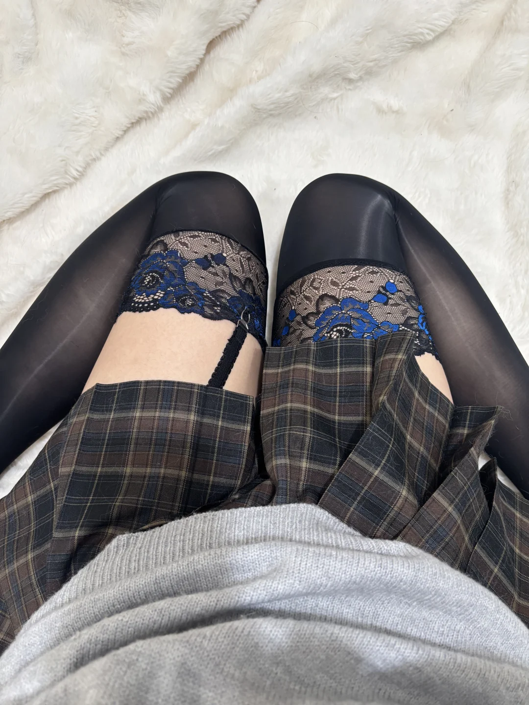 约会斩男！油光黑吊带袜氛围感直接拉满😌