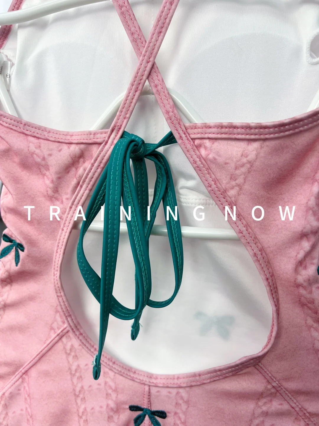 甜度超标的粉色竞速泳衣👙