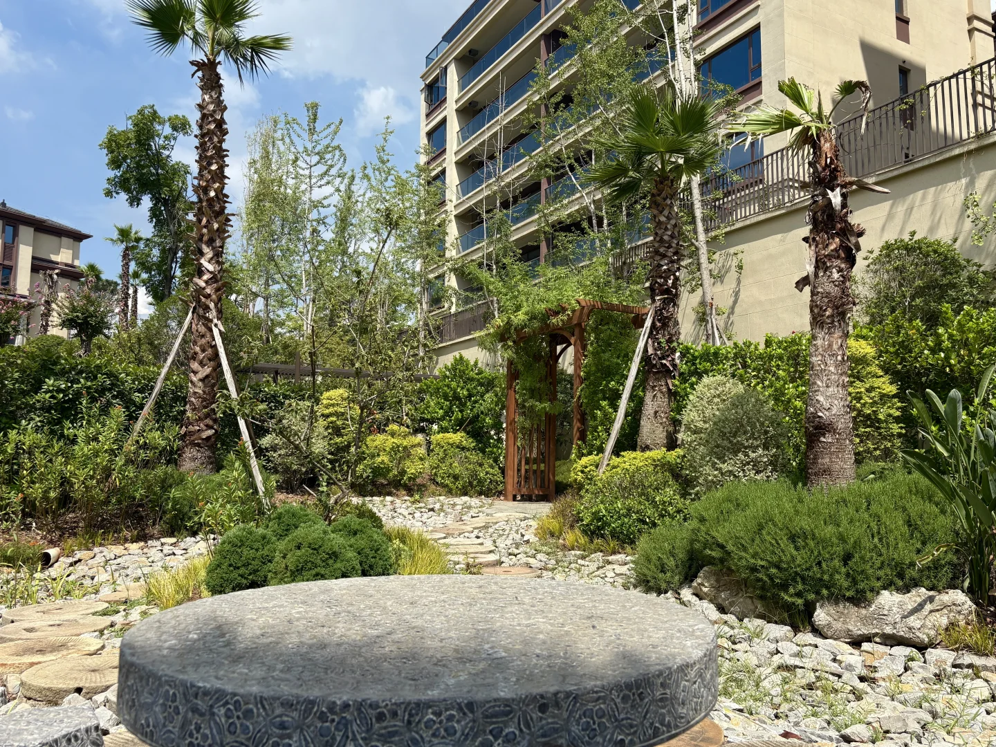 ❗️刺激 “跟踪”卉森同事的一天