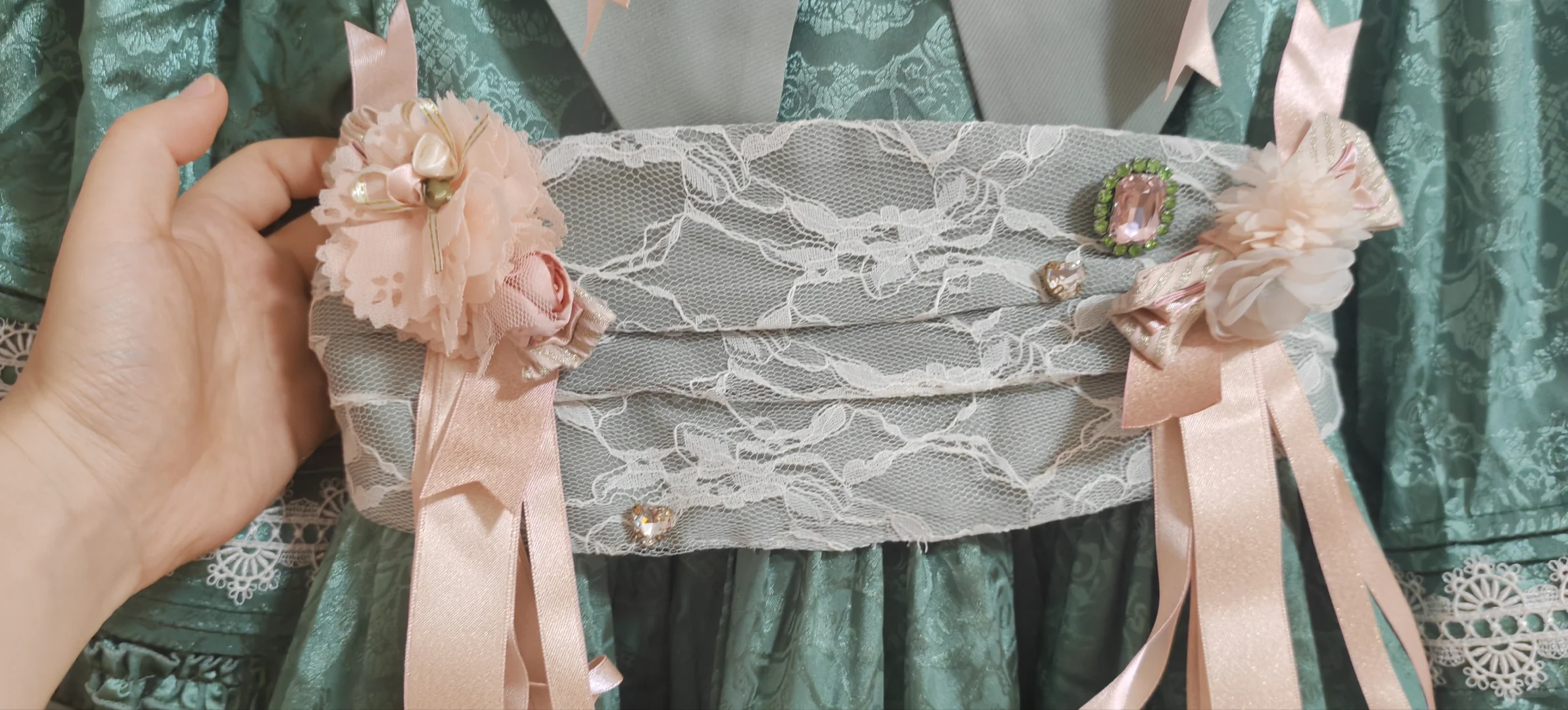 脆弱而美丽的古典玩偶织金蕾丝/蓬巴杜对比