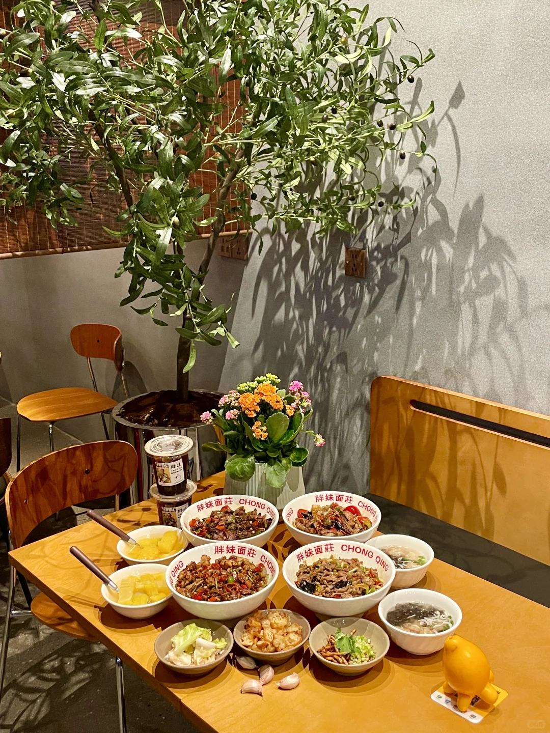 谁能想到在这里能吃到猛火爆炒的川味面！