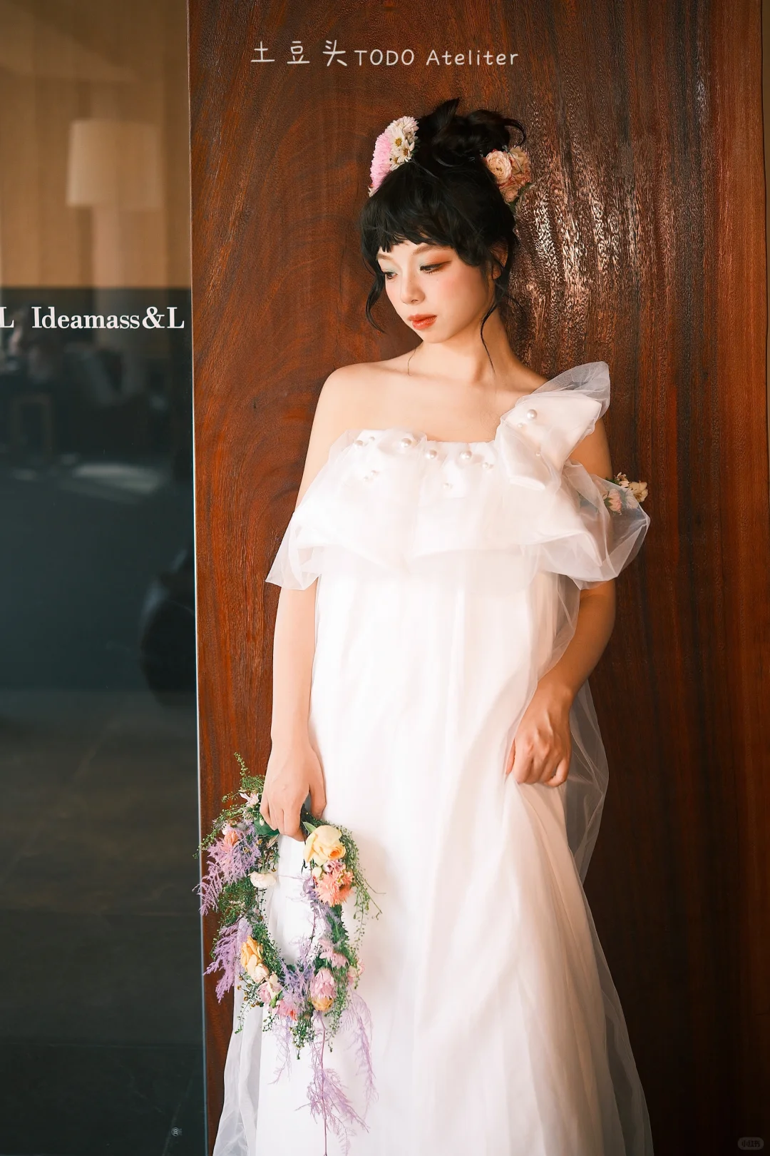 谁懂啊！晨袍造型都够出个写真集啦，